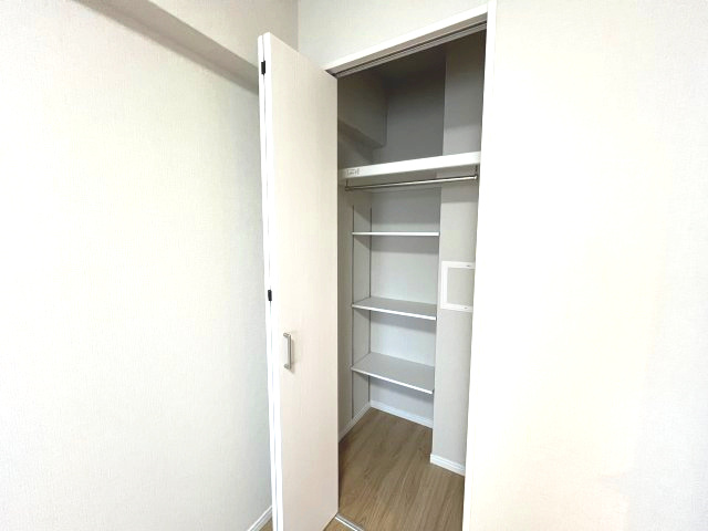フルリノベーションマンション「ダイアパレス新所沢けやき台」の収納|便利な収納スペースです