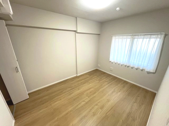 フルリノベーションマンション「ダイアパレス新所沢けやき台」の洋室|落ち着いた色調の洋室です