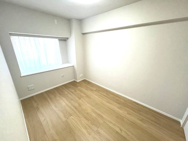 フルリノベーションマンション「ダイアパレス新所沢けやき台」の洋室|広々とした洋室です