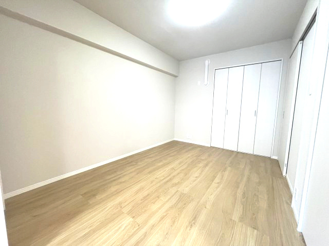 フルリノベーションマンション「ダイアパレス新所沢けやき台」の洋室|ゆったりした洋室です