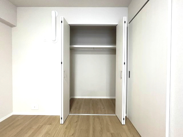 フルリノベーションマンション「ダイアパレス新所沢けやき台」の収納|こまごまとしたものを収納できそうですね