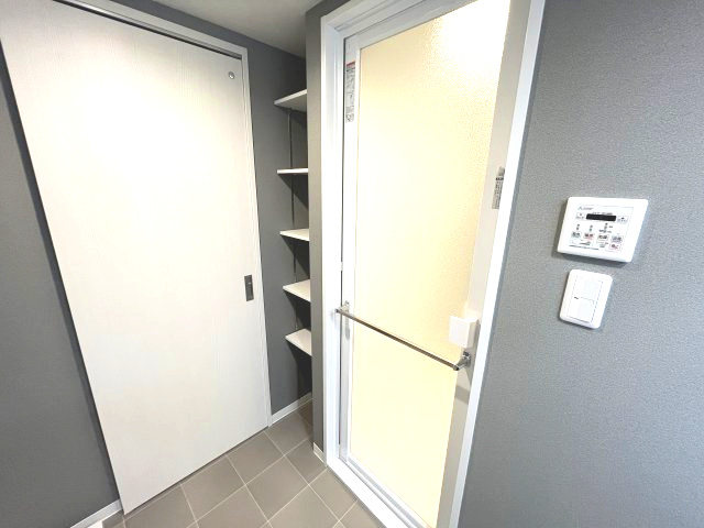 フルリノベーションマンション「ダイアパレス新所沢けやき台」の洗面所|ゆったりとスペースのある洗面所