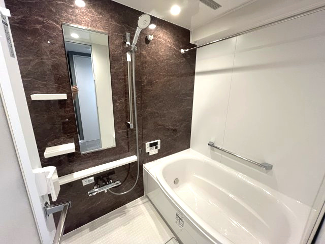 フルリノベーションマンション「ダイアパレス新所沢けやき台」の浴室|日々の疲れを癒すお風呂付です