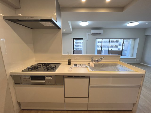 フルリノベーションマンション「ダイアパレス新所沢けやき台」のキッチン|キッチンでお料理をお楽しみください