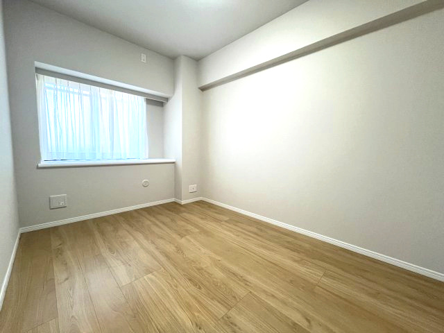 フルリノベーションマンション「ダイアパレス新所沢けやき台」の洋室|明るい洋室です