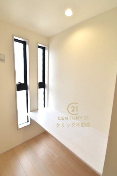 リーブルガーデン  常陸太田市馬場町　3期　1のその他|カウンター付きの書斎は趣味の部屋にもピッタリです。好きなことに没頭できる場所が日常の中にあると毎日が充実しますね。