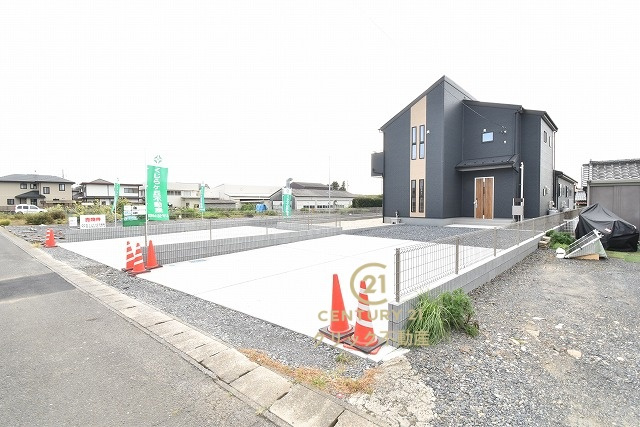 リーブルガーデン  常陸太田市馬場町　3期　1の駐車場|駐車場は十分なスペース。ご家族それぞれが車をご所有の場合や、来客の際も安心です。
内覧可能です。ご予約はHPから、またお電話でもお気軽にどうぞ。