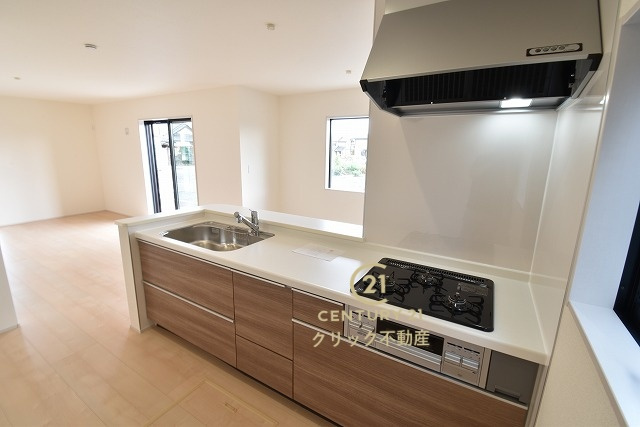 リーブルガーデン  常陸太田市馬場町　3期　1のキッチン|対面式システムキッチンは料理中や後片づけの間も会話が楽しめ、家族に一体感が生まれます。十分な広さのキッチンなら、家族での分担作業もはかどりそう！