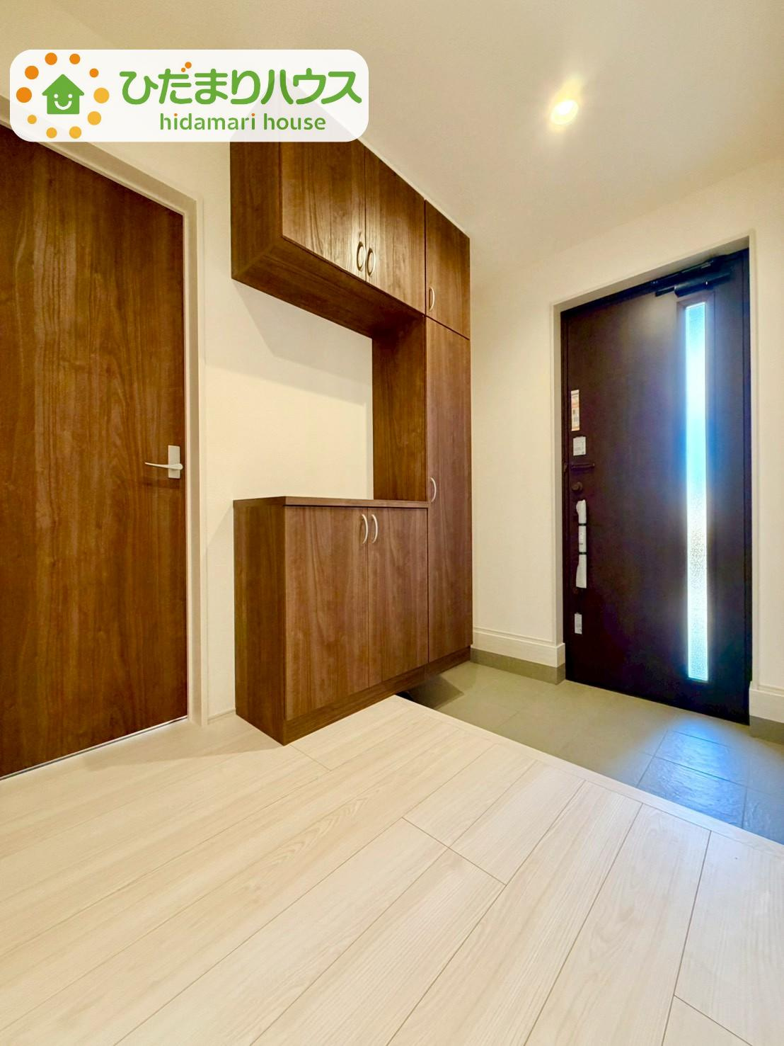 野田市中野台4期　新築戸建　4号棟の玄関|スニーカーマニアも納得の天井まであるシューズボックス!(^^)!							
