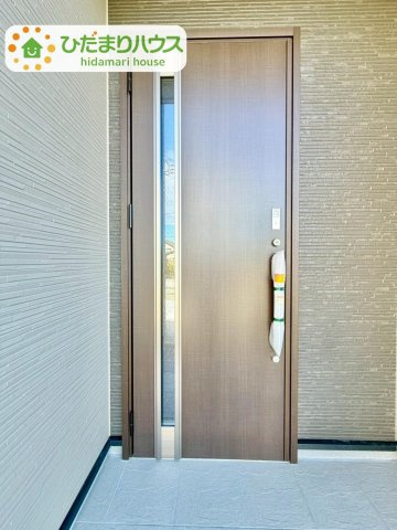 野田市中野台4期　新築戸建　4号棟の玄関|是非一度、ご家族そろってご内覧ください♪				
