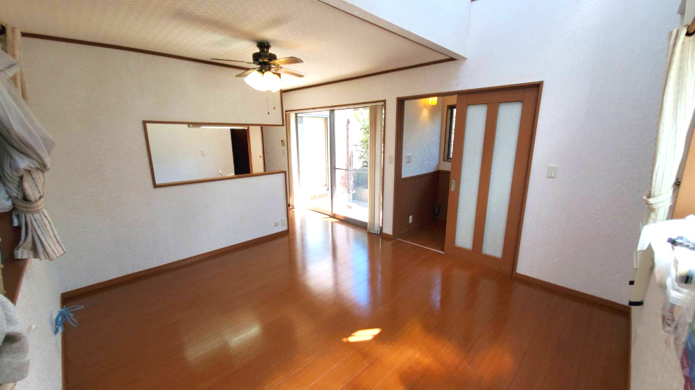 熊谷市拾六間　中古戸建　既存住宅状況調査報告書　有（インスペクション）の居間・リビング