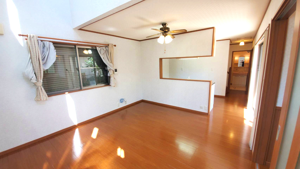 熊谷市拾六間　中古戸建　既存住宅状況調査報告書　有（インスペクション）の居間・リビング