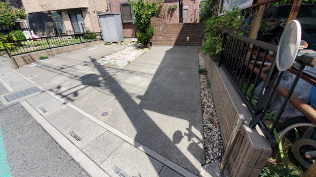 熊谷市拾六間　中古戸建　既存住宅状況調査報告書　有（インスペクション）の駐車場