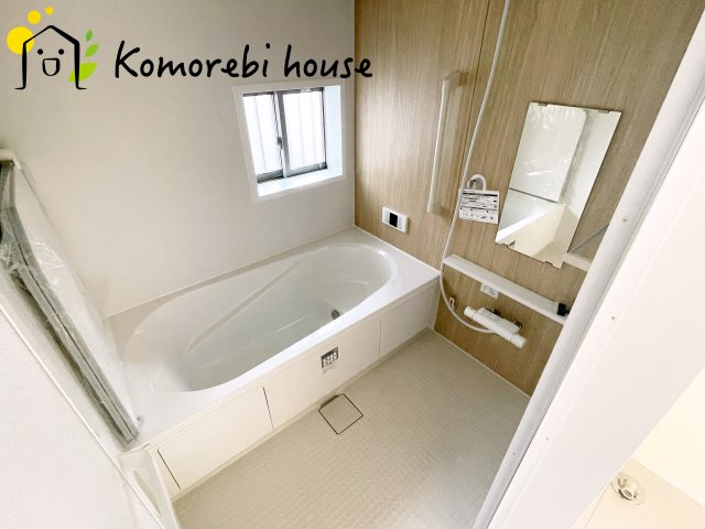 第17上尾上　新築一戸建て　Eの浴室|暖房・乾燥・換気が一体になった多機能浴室で、一年を通して快適に使えるのが魅力。冬は暖房であたたかく、雨の日は乾燥が洗濯物をしっかり乾かしてくれます。