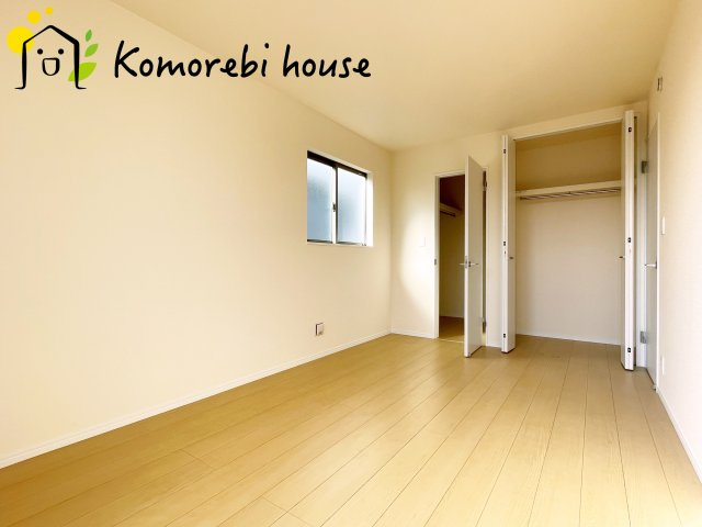 第17上尾上　新築一戸建て　Eの寝室|ベッドをゆったり置いても余裕があり、テレビを見たり、読書を楽しんだり。夫婦の時間を静かに積み重ねられる落ち着いた寝室です。