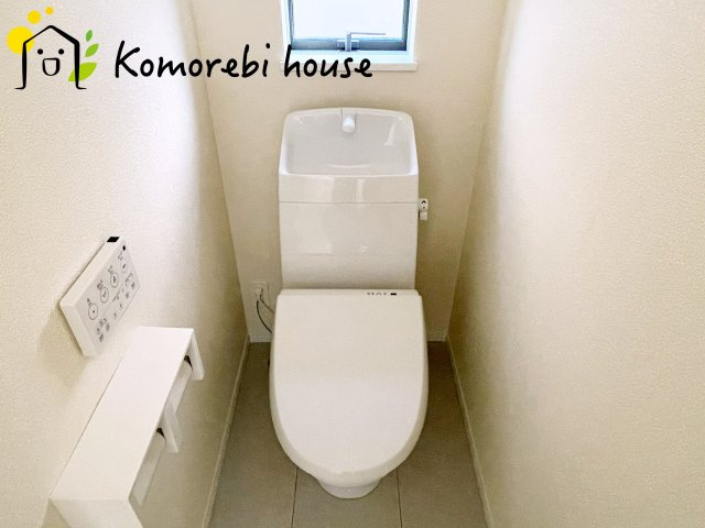 第17上尾上　新築一戸建て　Eのトイレ|2階にもトイレがあることで、朝の混雑が解消し生活動線がスムーズに。新築ならではの間取り設計で、毎日の“プチストレス”が驚くほど減ります。