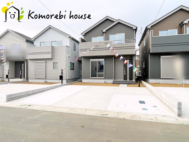 第17上尾上　新築一戸建て　Eの駐車場|並列2台駐車が可能なゆとりあるスペース。来客時や将来車が増えても安心の使い勝手です。