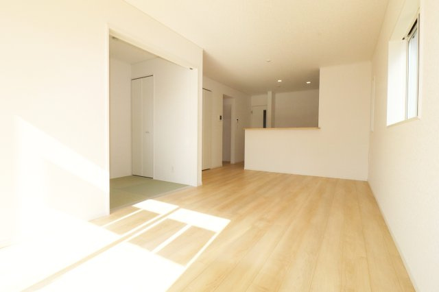 郡山市御前南５丁目　　　1号棟　　朝日が丘小学校、郡山第７中学区の居間・リビング