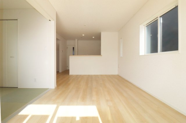 郡山市御前南５丁目　　　1号棟　　朝日が丘小学校、郡山第７中学区の居間・リビング