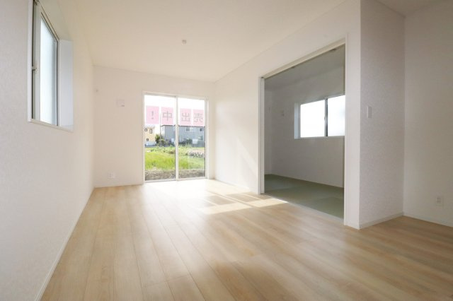 郡山市御前南５丁目　　　1号棟　　朝日が丘小学校、郡山第７中学区の居間・リビング