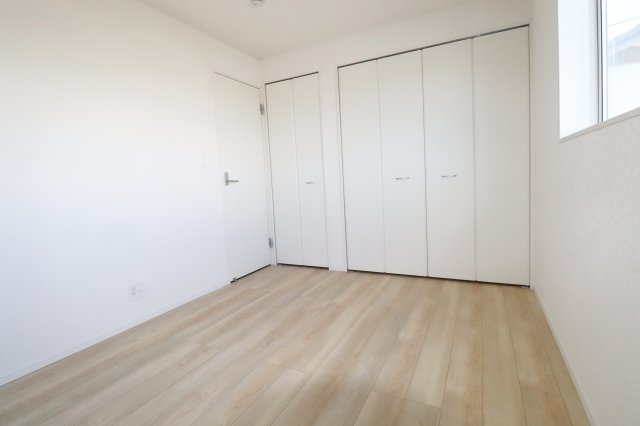 郡山市御前南５丁目　　　1号棟　　朝日が丘小学校、郡山第７中学区の洋室