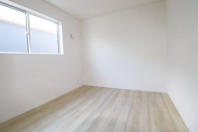 郡山市御前南５丁目　　　1号棟　　朝日が丘小学校、郡山第７中学区の洋室