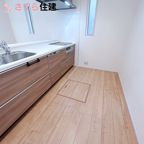 宇都宮市大寛1丁目1号棟のキッチン|広々キッチンは家族でお料理が楽しめます