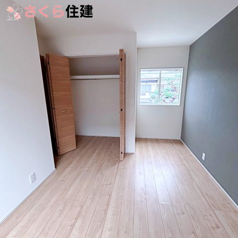 宇都宮市大寛1丁目1号棟の洋室|アクセントクロスがお部屋の印象を変えます