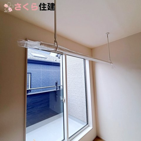 宇都宮市大寛1丁目1号棟の洋室|室内洗濯干しもあります