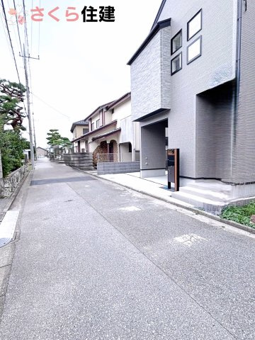宇都宮市大寛1丁目1号棟の前面道路含む現地写真