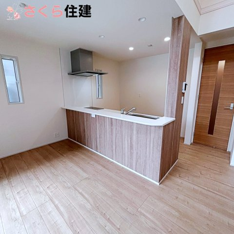 宇都宮市大寛1丁目1号棟の居間・リビング|対面キッチンは家族団らんの場所