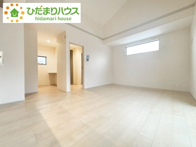 野田市中野台4期　新築戸建　5号棟の居間・リビング|18帖の広～いリビングは、ゆったりとした家族だんらんの時間を過ごせます(^^)/							
