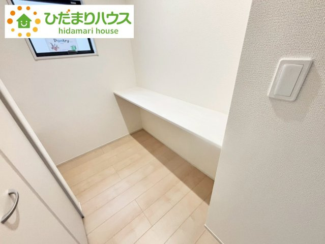 野田市中野台4期　新築戸建　5号棟の構造・工法・仕様|収納力がアップするパントリーにはカウンター付き！！