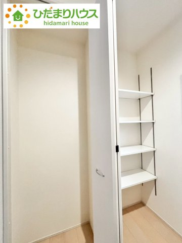 野田市中野台4期　新築戸建　5号棟の収納|パントリー完備で散らかりがちなキッチン回りもラクラクお片付けできちゃいます！(*^-^*)							
