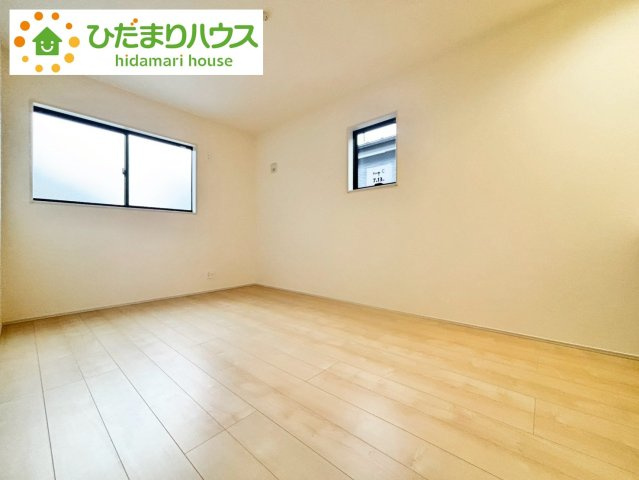 野田市中野台4期　新築戸建　5号棟の洋室|				
木の温もりがやさしいフローリング	(^^♪			
