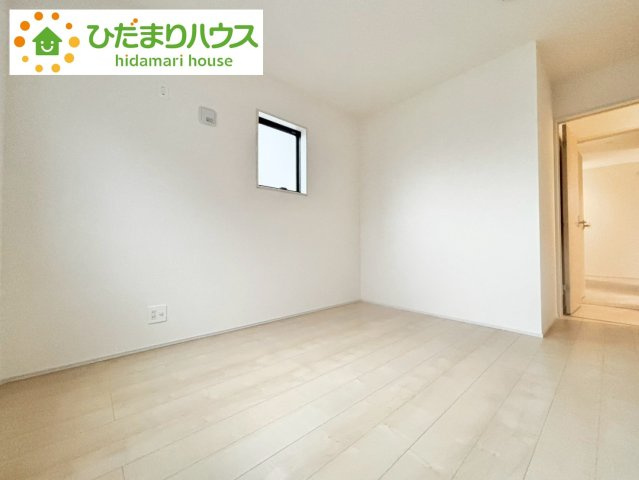 野田市中野台4期　新築戸建　5号棟の洋室|お掃除しやすく、清潔感を保てるのでダニも発生しにくいフローリング♪							
