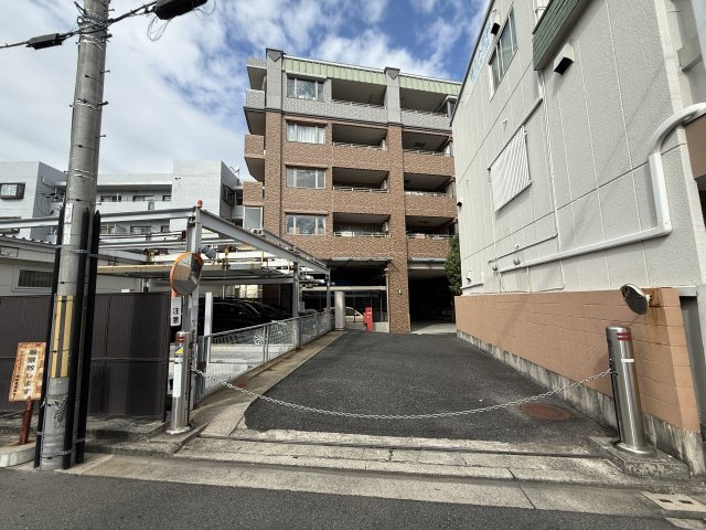 ルネフェリアス堺鳳の駐車場