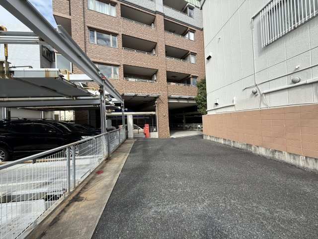 ルネフェリアス堺鳳の駐車場