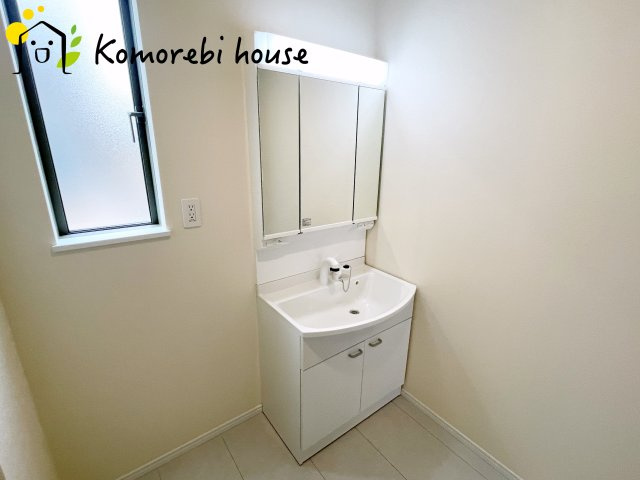 第17上尾上　新築一戸建て　Fの独立洗面台|朝の支度にも助かる、独立の洗髪洗面化粧台