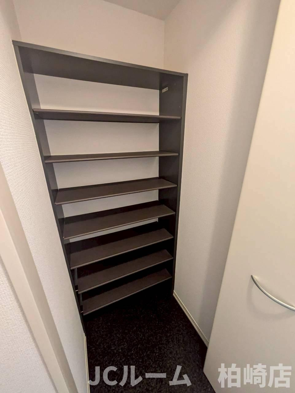 柏崎市比角１丁目のアパートの収納