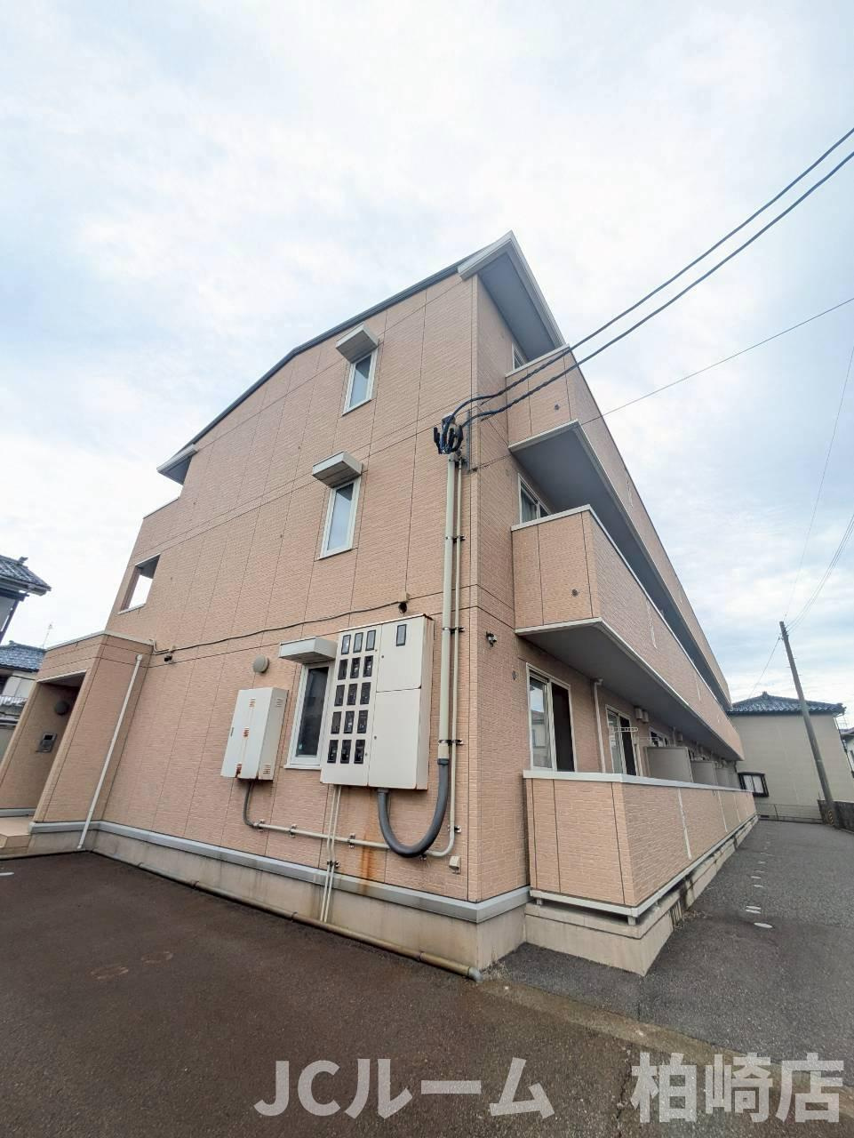 柏崎市比角１丁目のアパート