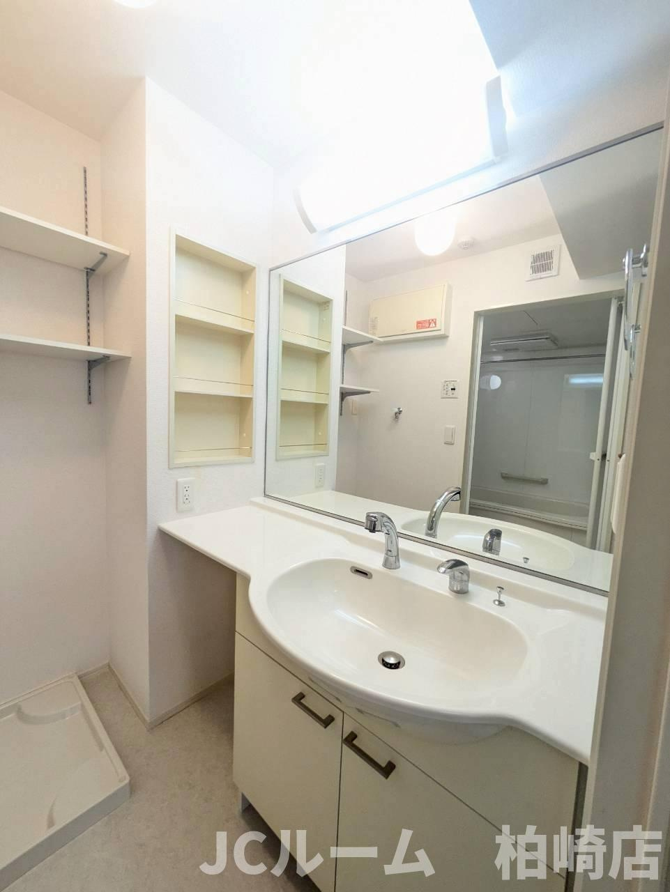 柏崎市比角１丁目のアパートの洗面所