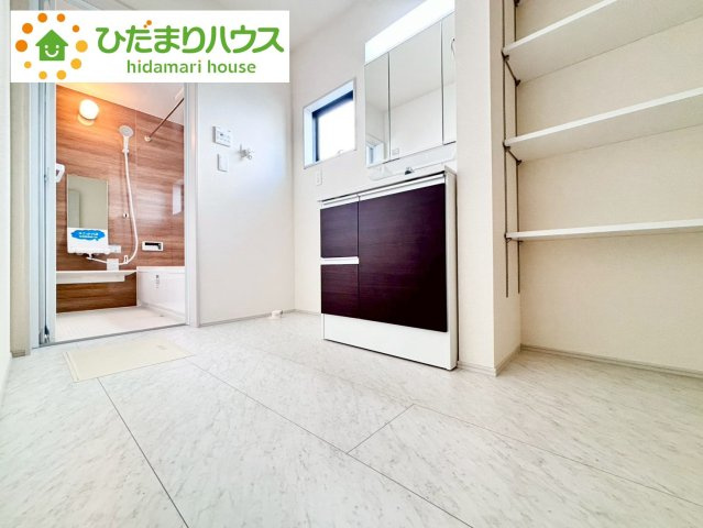 野田市中野台4期　新築戸建　6号棟の脱衣所|ゆったりとした洗面所で、忙しい朝の支度もストレスなくできますね♪							
