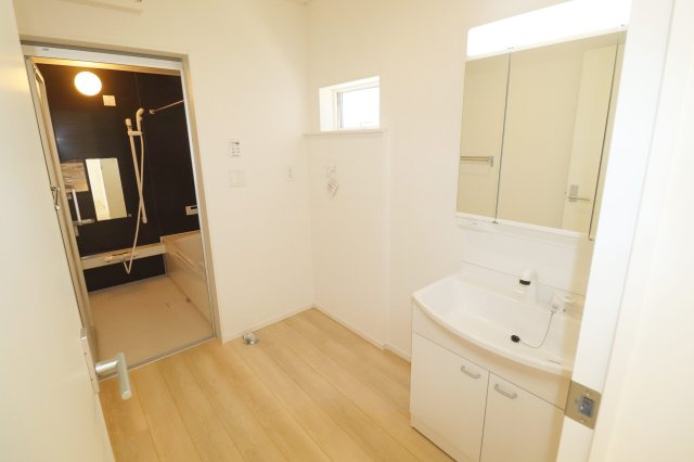 郡山市御前南５丁目　　　２号棟　　朝日が丘小学校、郡山第７中学区の洗面所