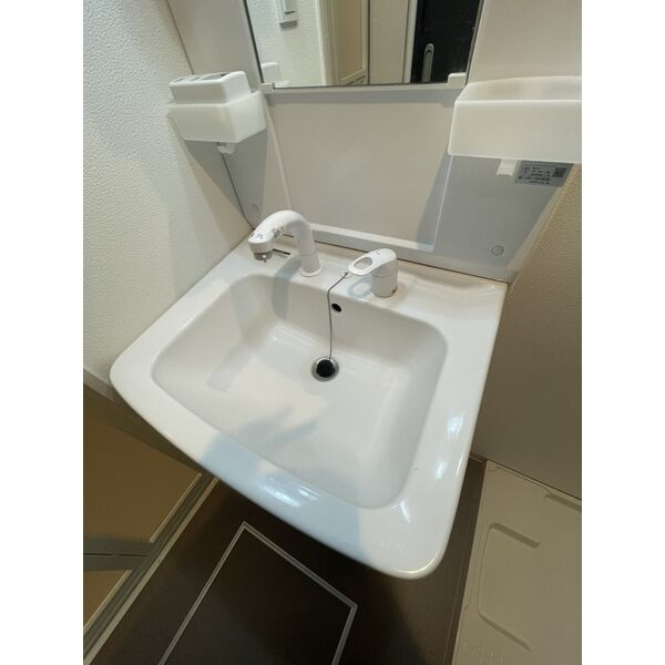 ジーメゾン塩屋の独立洗面台
