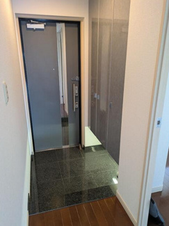 【玄関】 | 甲府市朝日4丁目 平成14年築 サーパス朝日通り 11階南向