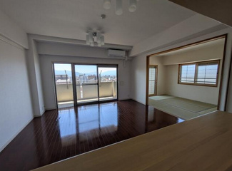 【居間・リビング】 | 甲府市朝日4丁目 平成14年築 サーパス朝日通り 11階南向