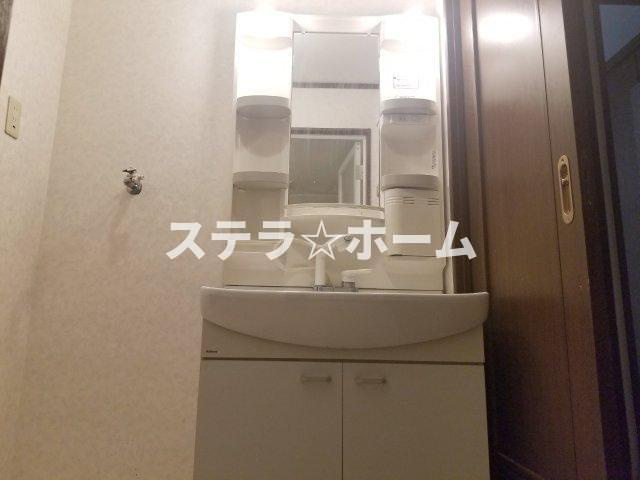 東淡路4 中古戸建の独立洗面台|使いやすい独立洗面台です