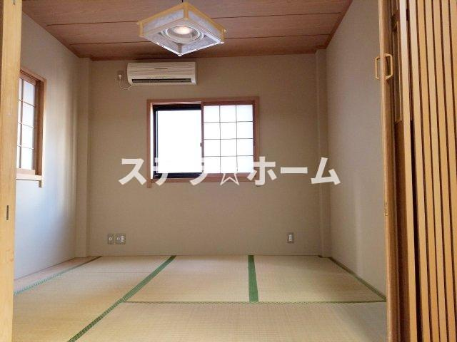 東淡路4 中古戸建の和室|柔らかい畳が心地よい和室