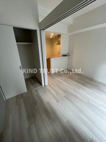 セレニテ天六ミラクの居間・リビング|こちらのリビングで趣味の時間をお楽しみください